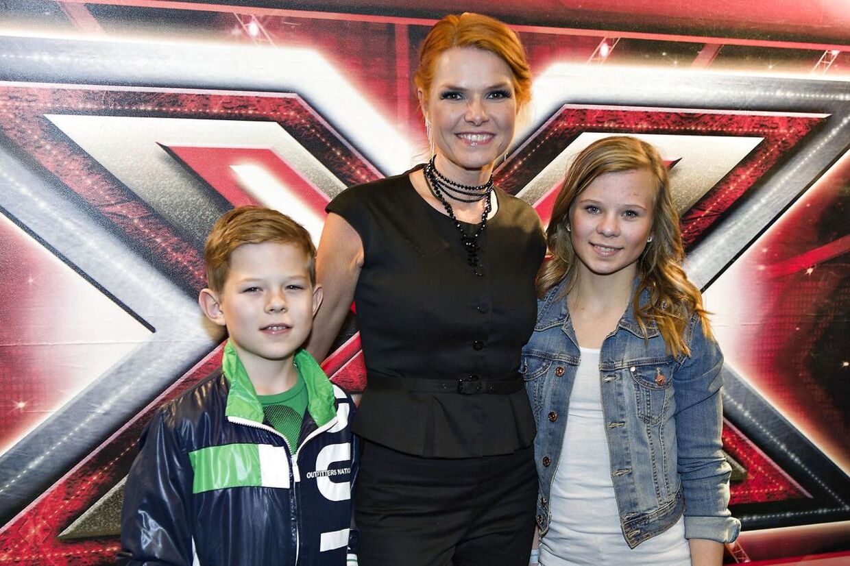 Inger Støjberg vil gerne selv have børn og nyder at være sammen med kærestens to. Her har hun sin niece og nevø med til ’X Factor’-finalen i 2012.