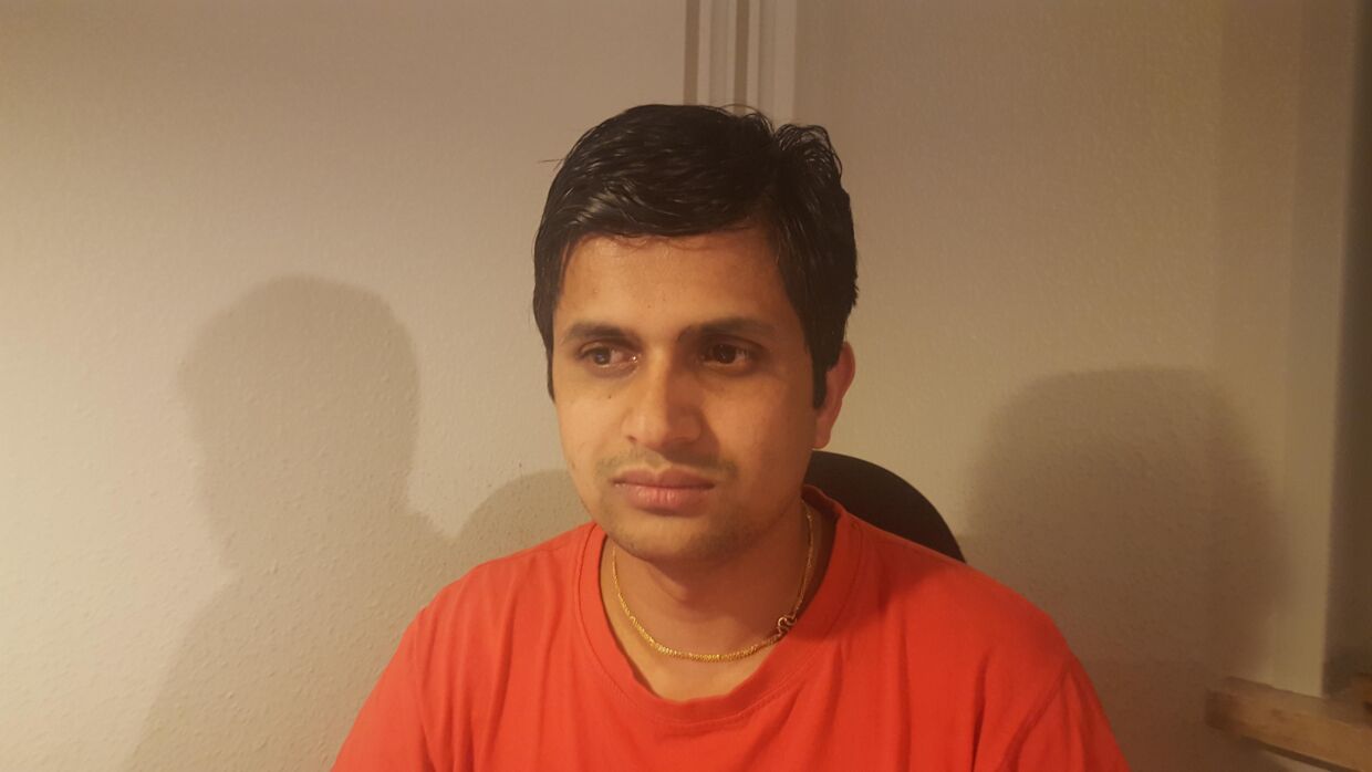 Onsdag har Udlændingestyrelse givet 28-årige Shalik Ram Bhattarai fra Nepal tilladelse til at blive i Danmark med sin familie, indtil de har behandlet hans klage. Han stod ellers til udvisning af Danmark den 7. januar 2016, fordi han har arbejdet mere end de tilladte 15 timer for at kunne finansiere sine studier og forsørge sin familie.