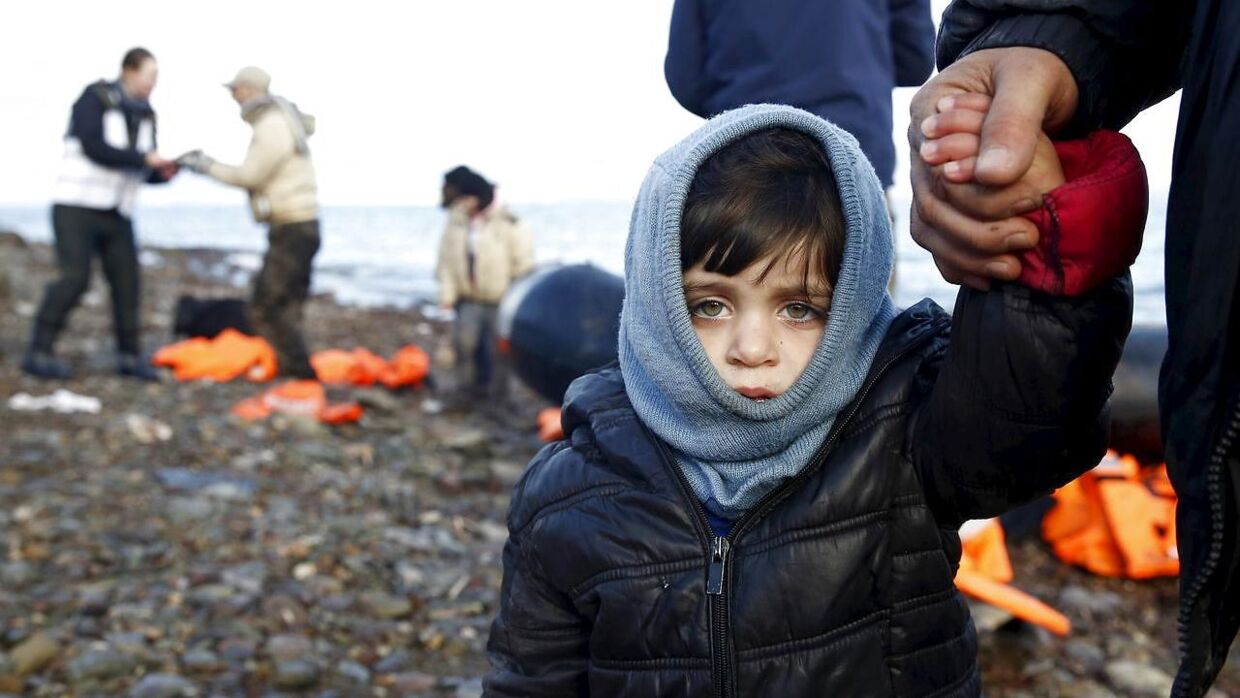 Et syrisk flygtningebarn umiddelbart efter ankomsten til Lesbos i begyndelsen af januar. Hidtil er knap 36.000 ankommet i år, 113 er druknet. Foto: Giorgos Moutafis 