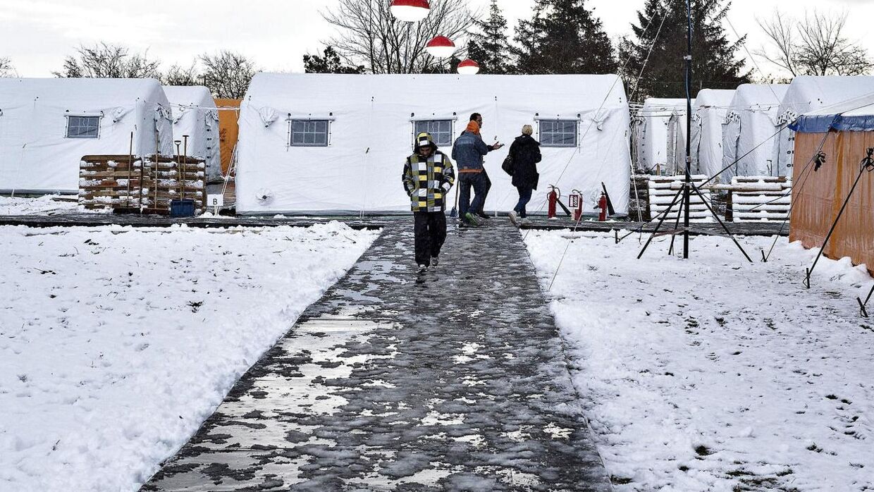 Udlændinge, integrations- og boligminister Inger Støjberg besøgte mandag formiddag den nyoprettede flygtningelejr hos Beredskabscenter Thisted. Lejren består af små lejligheder i gymnastiksalen, diverse rum og telte. Her ses teltpladsen. Ifølge den seneste opgørelse over asylansøgere i Danmark, som dækker fra januar til september, har 8.056 personer søgt asyl i perioden.