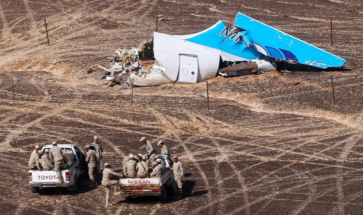 Ifølge amerikanske kilder skyldtes flystyrtet i Sinai lørdag 31. oktober med 99,9 procent sikkerhed en bombe placeret på det russiske fly. Alle 224 om bord blev dræbt. Foto: AFP.