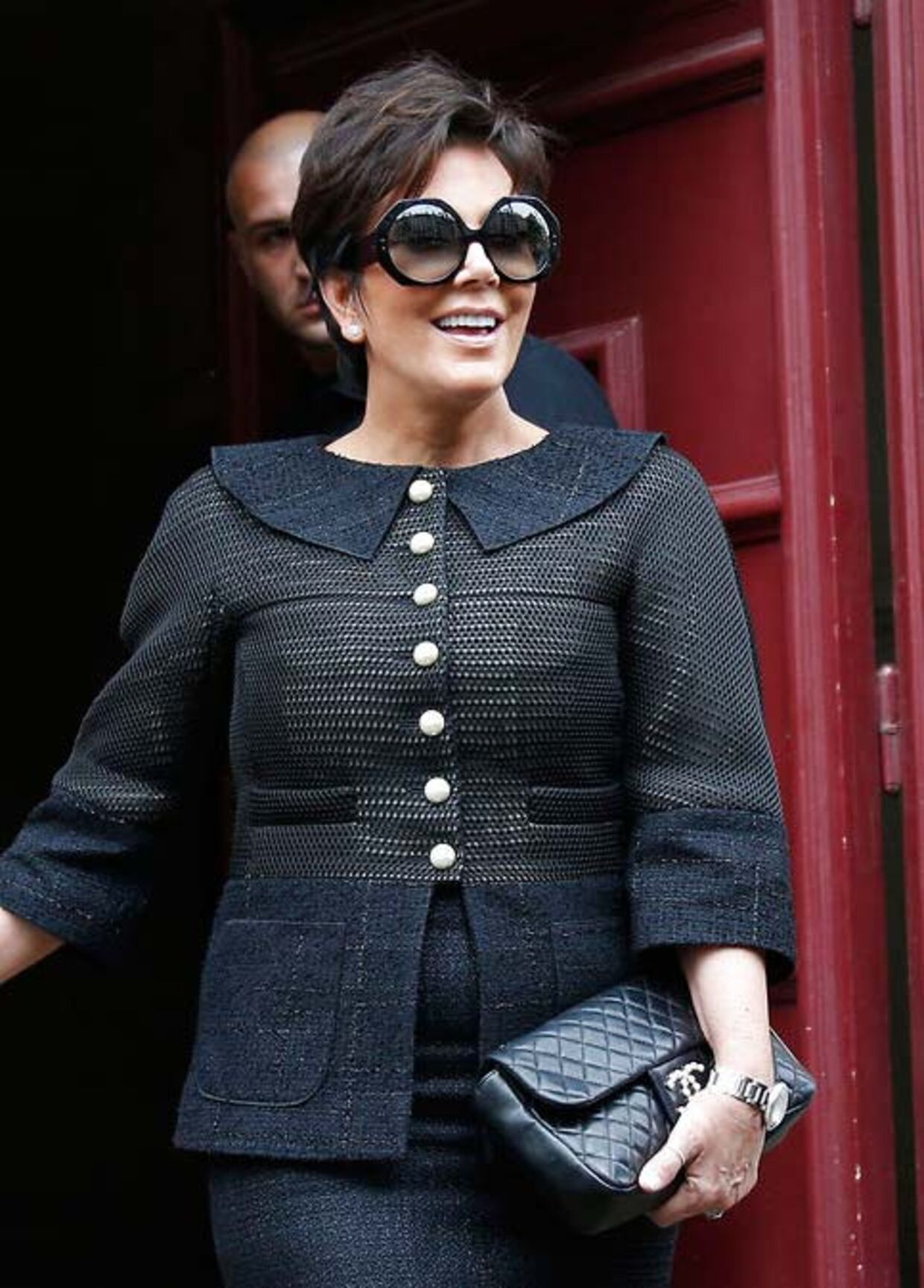 Kardashian-klanens overhoved, Kris Jenner, på vej til frokost i Paris.