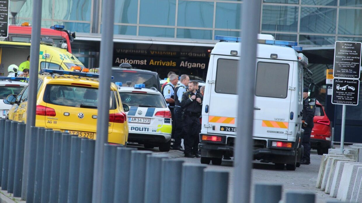 Københavns Politi var massivt til stede i lufthavnen onsdag middag, da der blev fundet en mistænkelig kuffert.