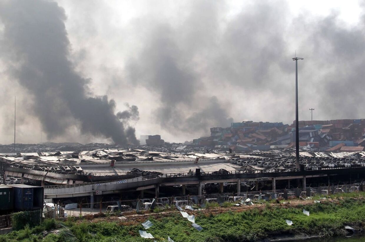 Massive ødelæggelser efter eksplosionerne i havnebyen Tianjin