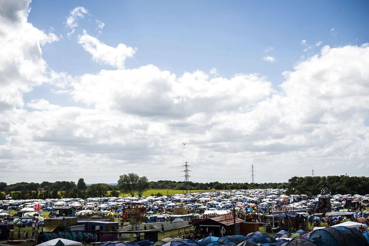 Et hav af telte og pavilloner fylder udsigten over Dream City i Øst. Roskilde Festival, søndag den 25. juni 2017.