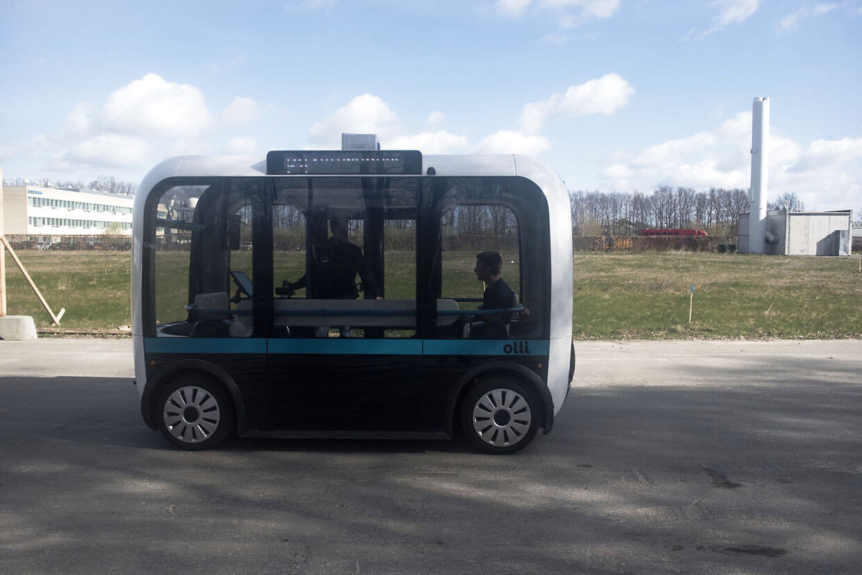 ARKIV Fotos af den selvkørende bus minibus "Olli" i prøveområdet ved DTU.