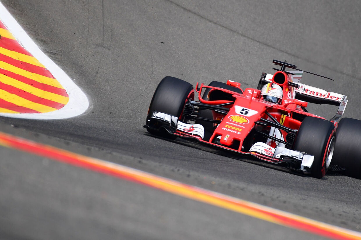 Sebastian Vettel kører i den røde Ferrari-racer frem til 2020. Scanpix/Emmanuel Dunand