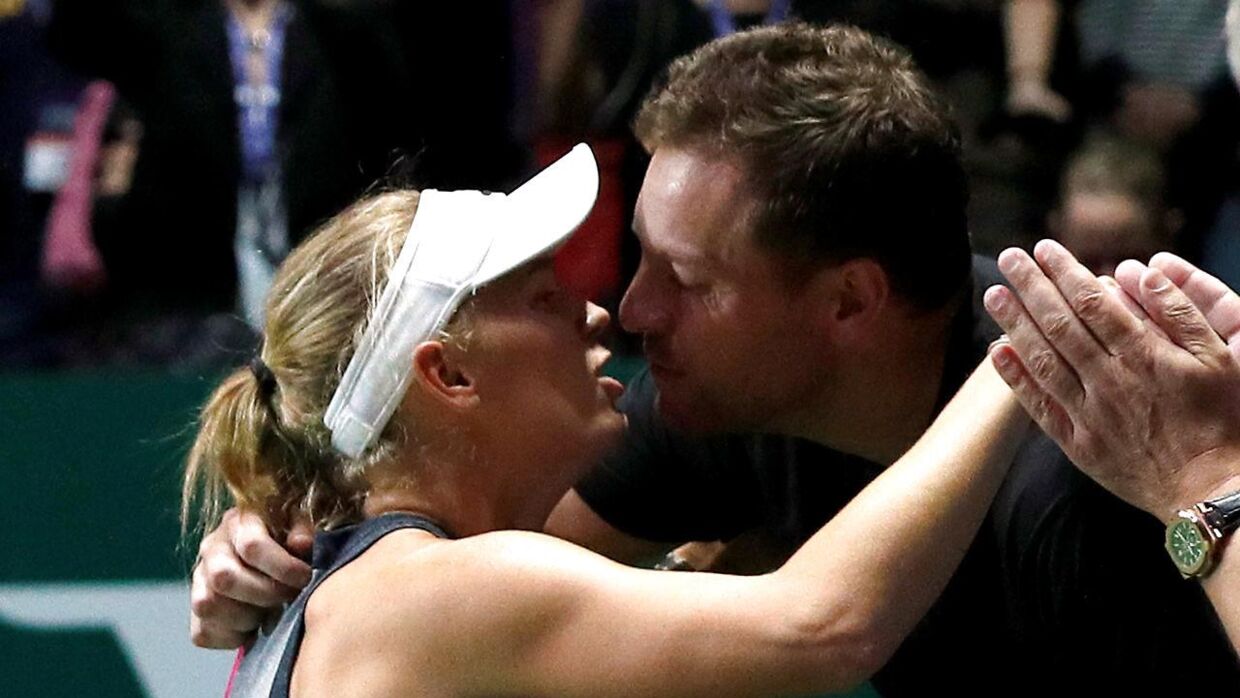 Caroline Wozniacki og David Lee bestilte forlovelsesringen, inden parret tog til Singapore, hvor danskeren vandt sæsonfinalen.