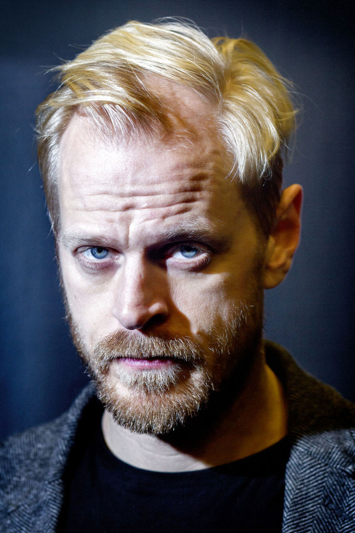 Carsten Bjørnlund, kendt fra bl.a. Arvingerne, har flere gange stået over for Baard Owe på scenen. De spiller begge med i den kommende spillefilm Qeda, hvor Baard Owe spiller ‘Fuglemanden’, og Bjørnlund spiller den bærende rolle.