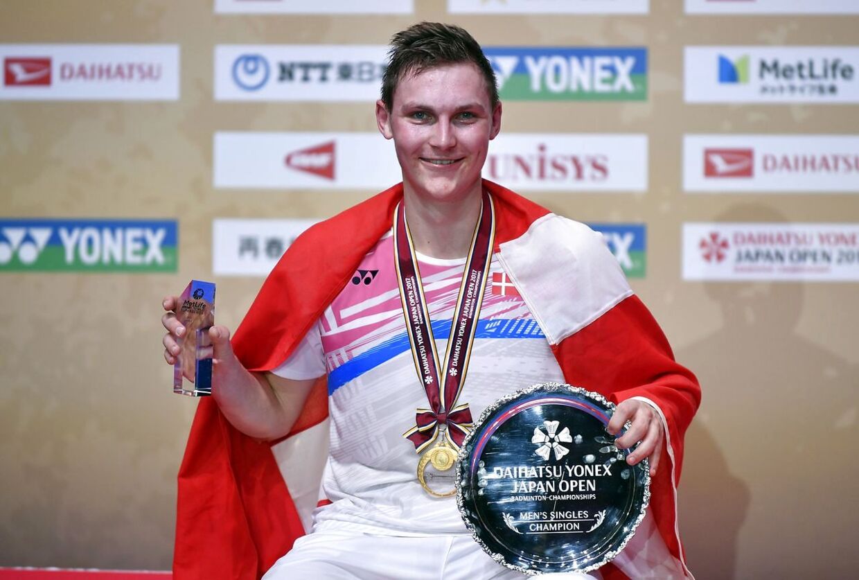 epa06223409 Gold medalist Viktor Axelsen of Denmark poses on the podium after he won the men's singles final match against Lee Chong Wei of Malaysia at the Japan Open Badminton Championships in Tokyo, Japan, 24 September 2017. EPA/FRANCK ROBICHON