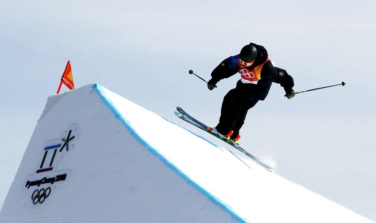 Henrik Harlaut ses her under OL-konkurrencen i slopestyle.