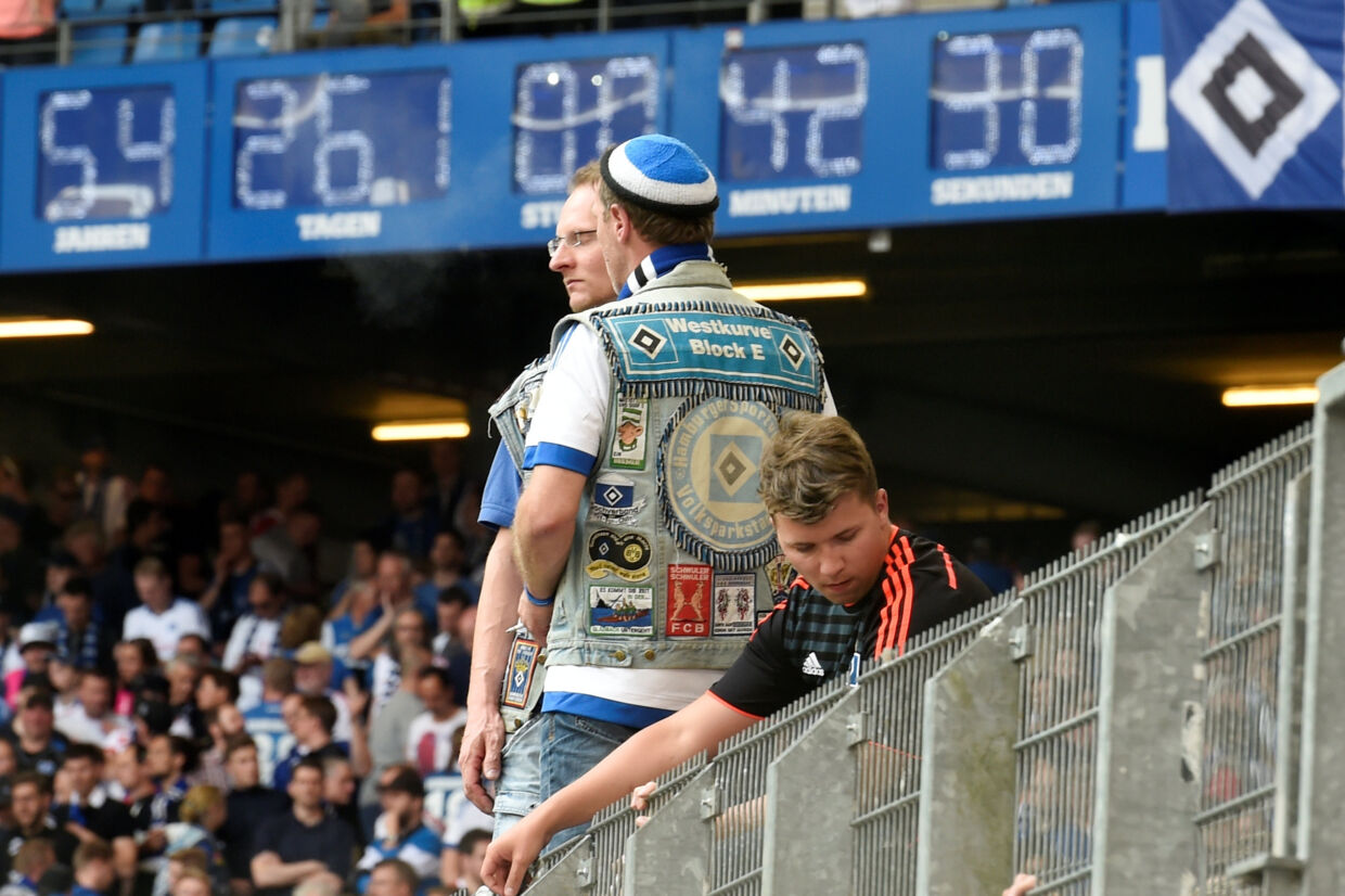 Det ikoniske Bundesliga-ur i baggrunden bliver tidligst nulstillet næste år. Reuters/Fabian Bimmer
