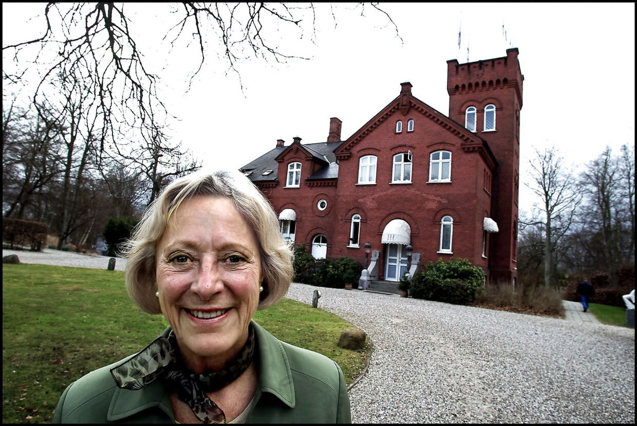 Inge Correll drev i mange år Havreholm Slot, hvor man blandt andet kunne lære lidt om takt og tone. 