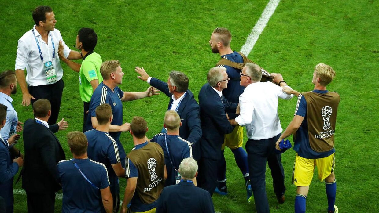 Sveriges landstræner, Janne Andersson, var rasende, da to ledere fra den tyske bænk fejrede Tysklands scoring i overtiden ved at hovere foran den svenske bænk. &nbsp;