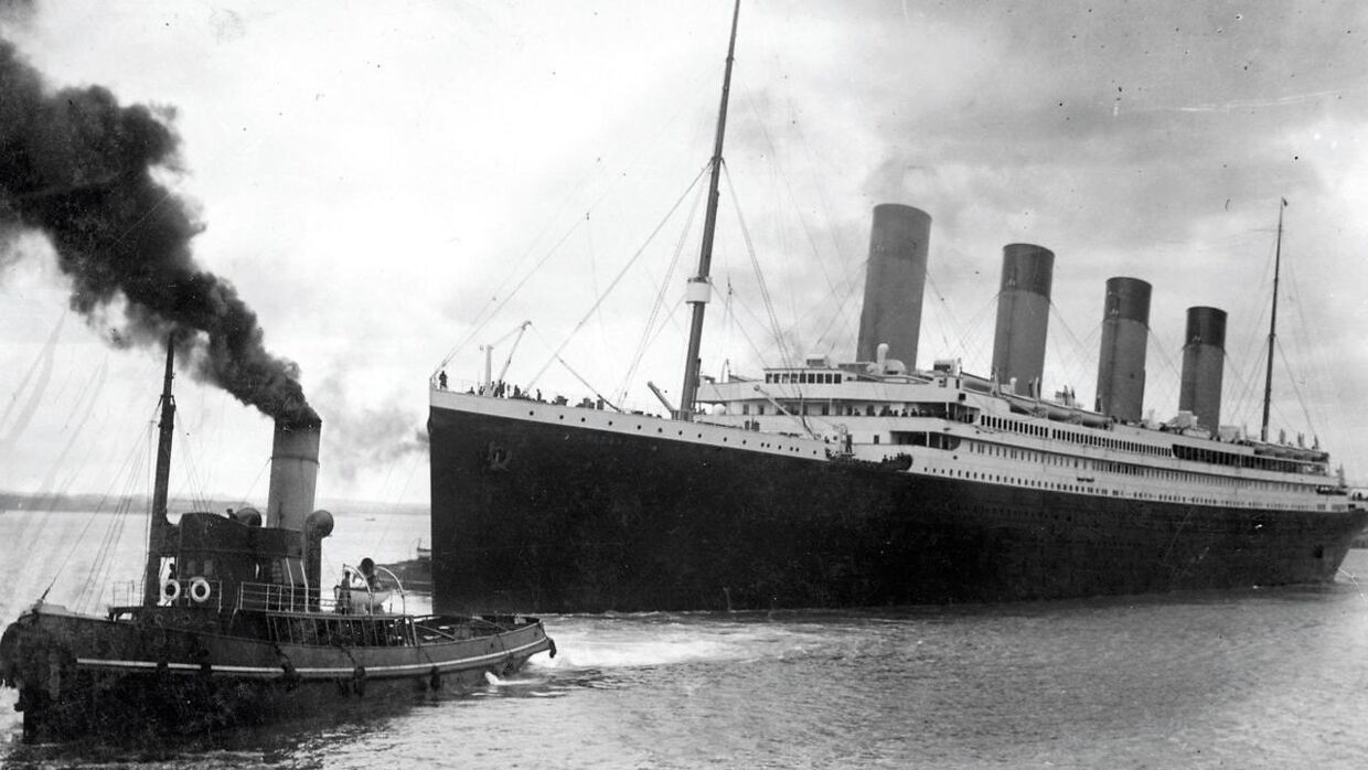 Titanic, da hun stævner ud på sin jomfrurejse.