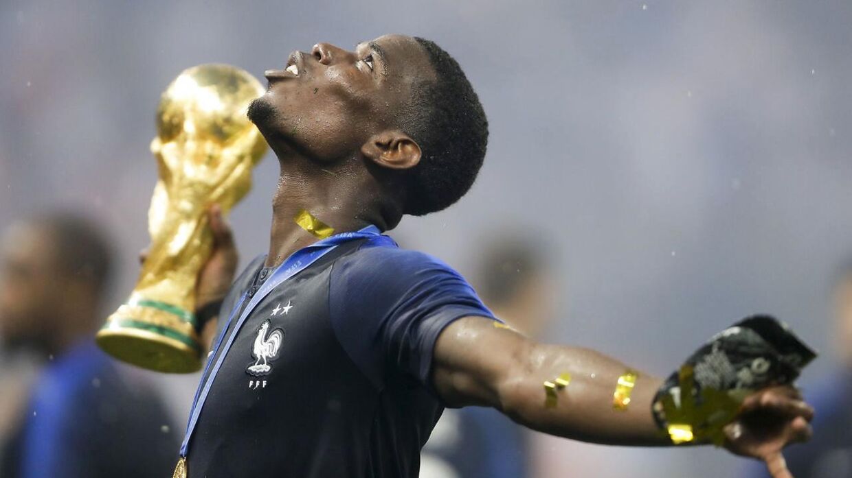 Den nye verdensmester Paul Pogba var i drillehumør efter VM-triumfen søndag, hvor Frankrig slog Kroatien med 4-2. 