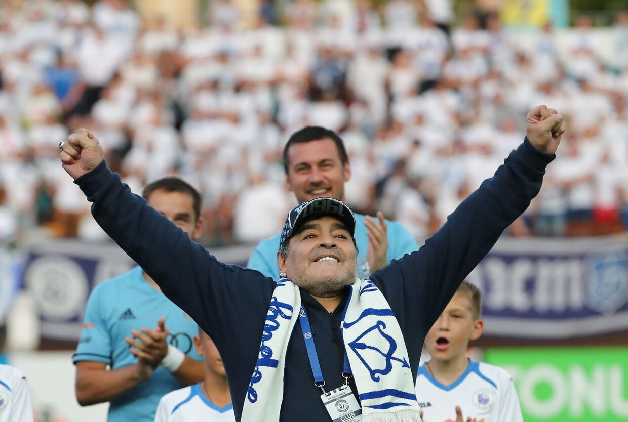 epa06893579 Former Argentinian soccer player Diego Maradona greets fans before the soccer match between FC Dinamo Brest and FC Shakhtyor at the central stadium in Brest, Belarus, 16 July 2018. Maradona has been appointed as chairman of Belarussian soccer club 'Dinamo Brest'. EPA/TATYANA ZENKOVICH