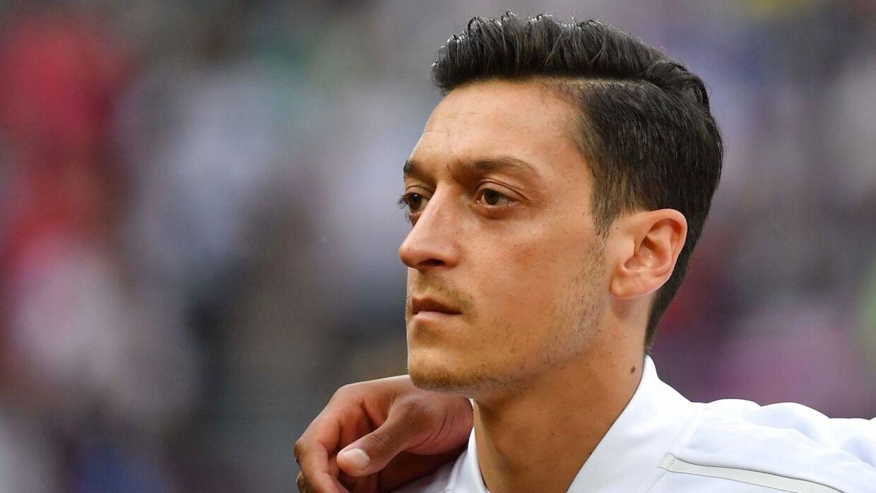 Mesut Özil har følt sig uretfærdigt behandlet. Derfor stopper han på det tyske landshold. 