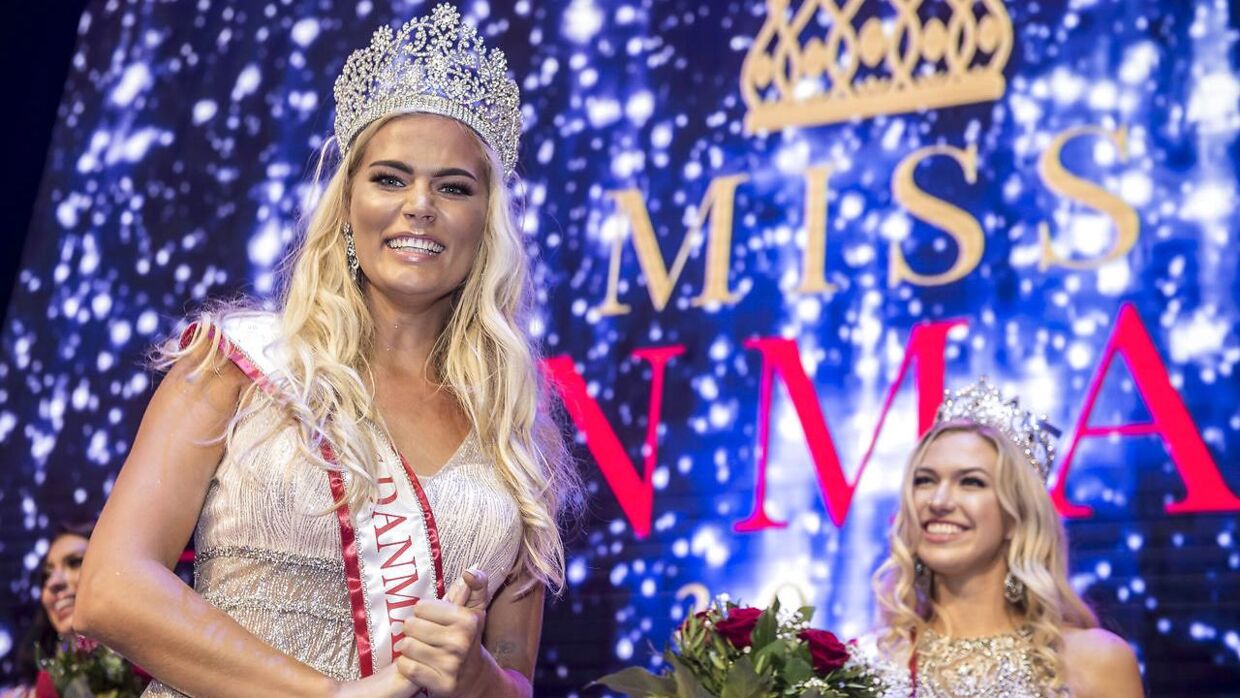 Louise Sander Henriksen (tv.) vandt 'Miss Danmark'-finalen i Cirkusbygningen i København onsdag den 12. september 2018. Nu har hun frasagt sig titlen. (Foto: Mads Claus Rasmussen/Ritzau Scanpix)