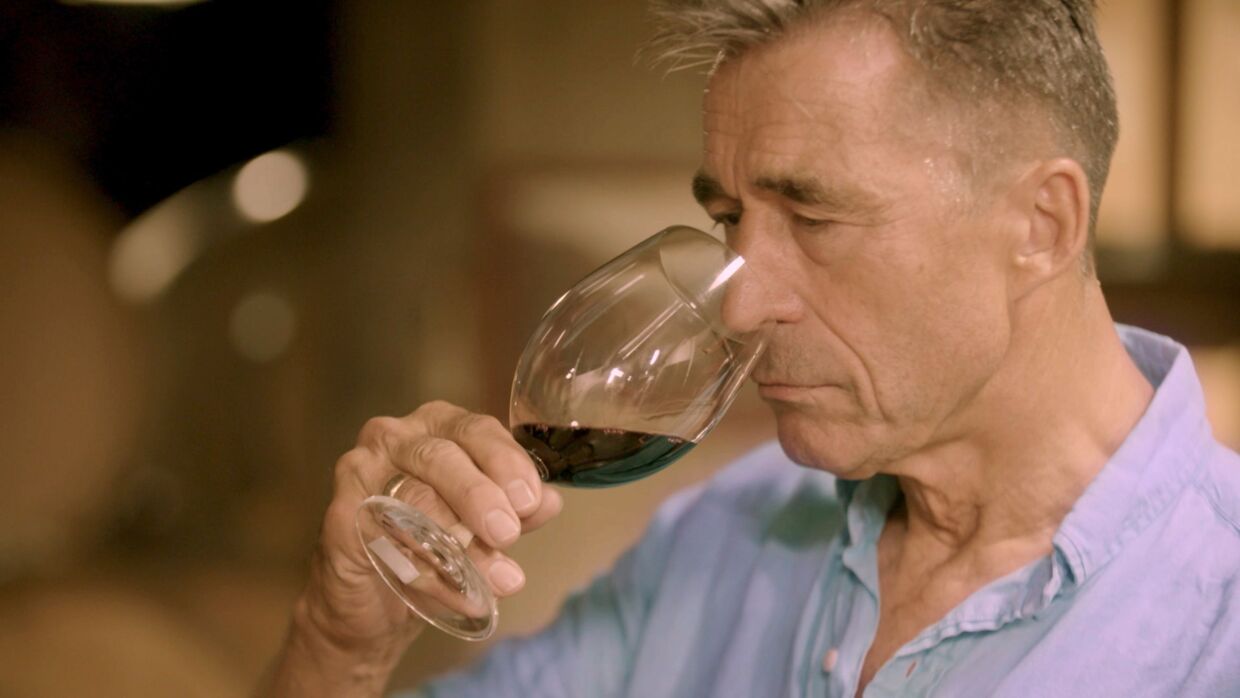 Her smager Anders Fogh Rasmussen rødvin i Catalonien. 