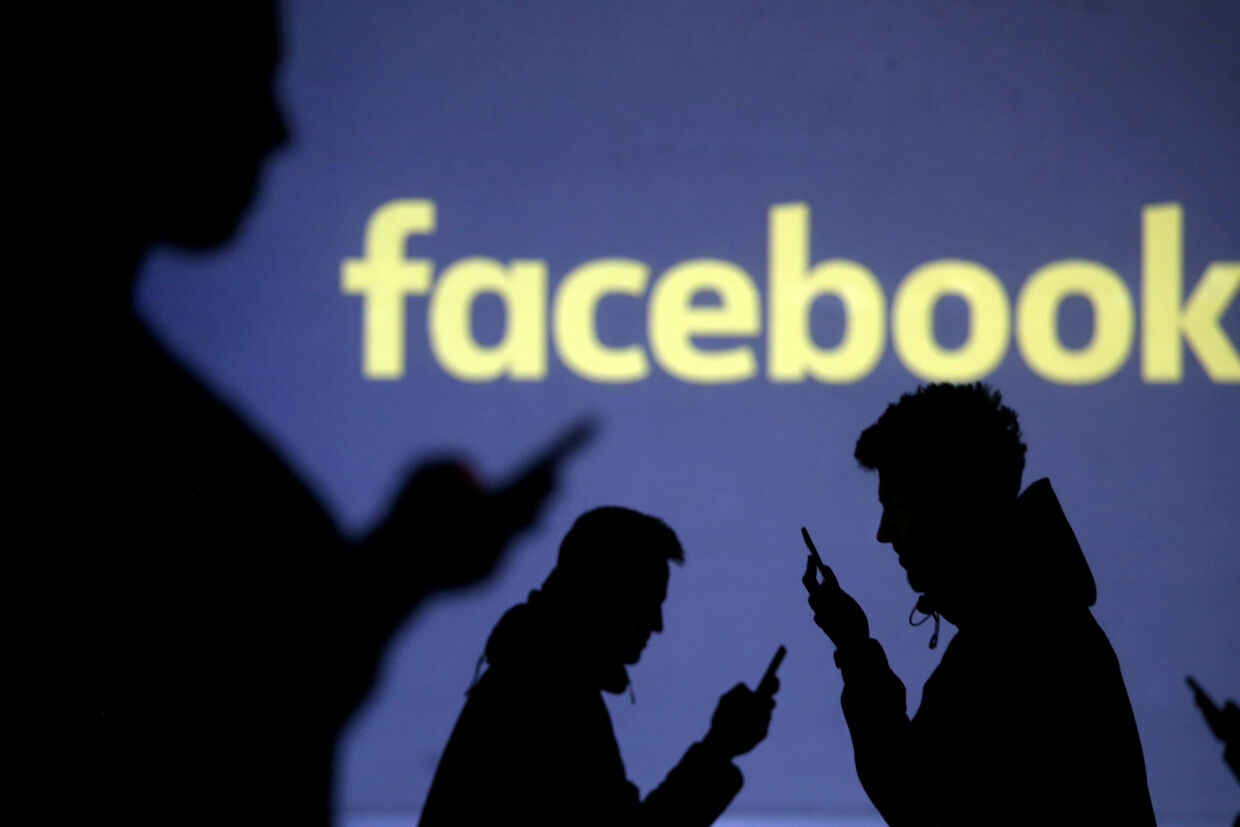 Det sociale medie Facebook oplyser, at det ved en fejl har indsamlet 1,5 millioner brugeres e-mailkontakter. Dado Ruvic/Reuters