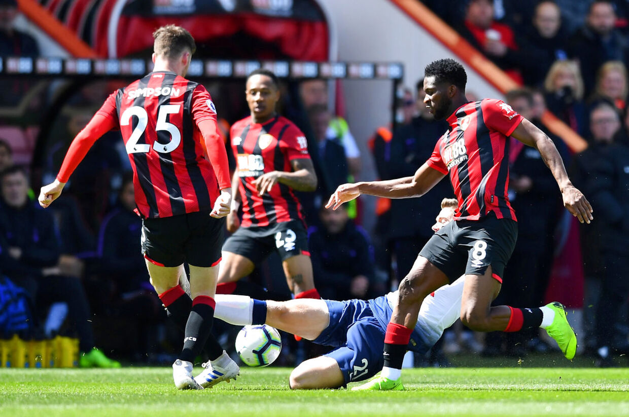 Soccer Football - Premier League - AFC Bournemouth v Tottenham Hotspur - Vitality Stadium, Bournemouth, Britain - May 4, 2019 Tottenham's Juan Foyth fouls Bournemouth's Jack Simpson resulting in a red card being shown REUTERS/Dylan Martinez EDITORIAL USE ONLY.No use with unauthorized audio, video, data, fixture lists, club/league logos or "live" services. Online in-match use limited to 75 images, no video emulation.No use in betting, games or single club/league/player publications. Please contact your account representative for further details.