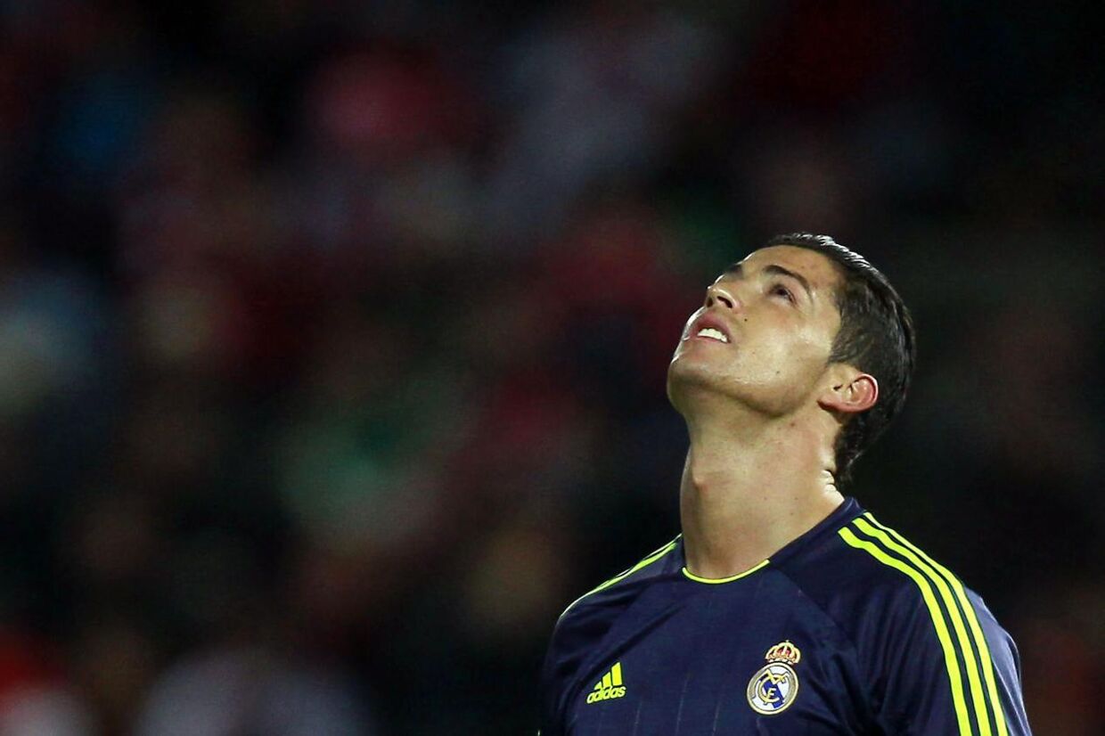 Cristiano Ronaldo tegnede sig for et uheldigt selvmål i nederlaget til Granada.
