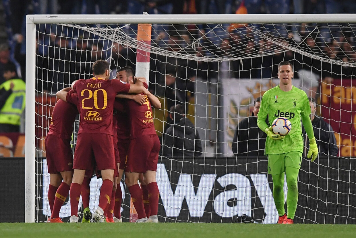 Edin Dzeko lagde op til en scoring og sørgede selv for det sidste mål, da AS Roma i Serie A slog Juventus søndag aften. Alberto Lingria/Reuters