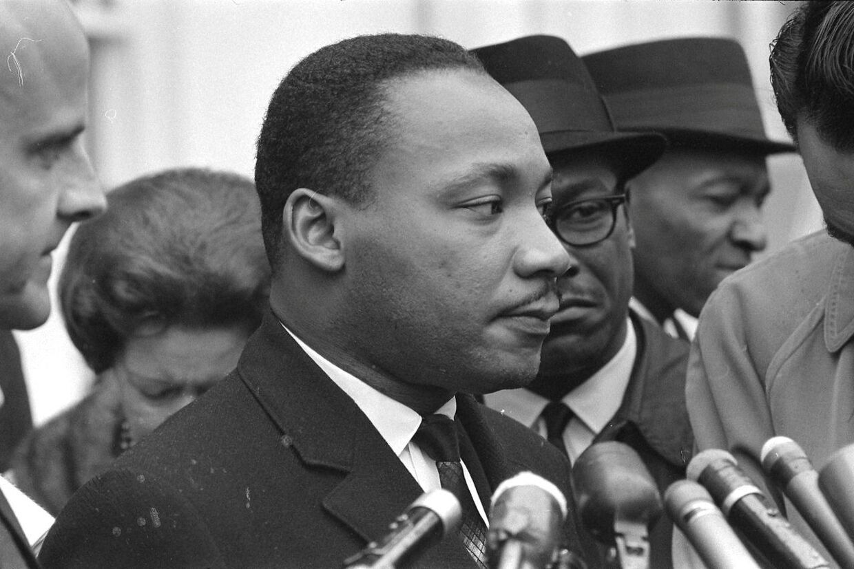 Martin Luther King blev overvåget af FBI gennem flere år. Tusinder af rapporter fortæller flere rystende historier om borgerretsforkæmperen. 