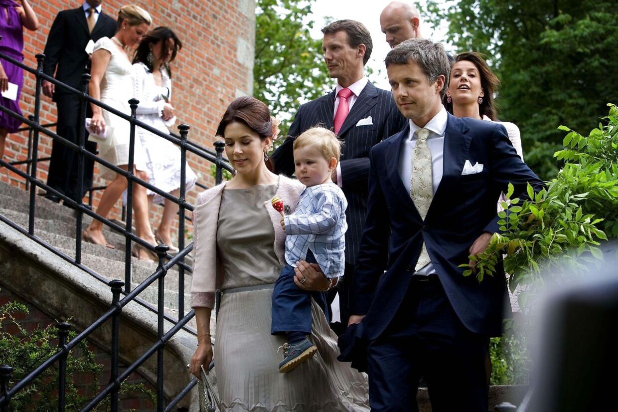 Da Caroline Flemings børn skulle døbes, deltog både kronprinsesparret samt prins Joachim og prinsesse Marie. Nu ses Caroline Fleming mest sammen med prins Joachim og prinsesse Marie.
