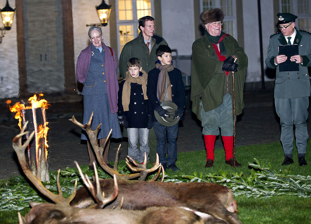 Jagter var tidligere noget, som prins Henrik stod for. Her ses han på Fredensborg i 2011 efter en jagt.