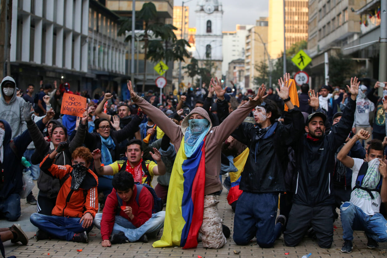 В сша будет революция. Латинская Америка Колумбия. Колумбия люди Богота. Цветные революции.