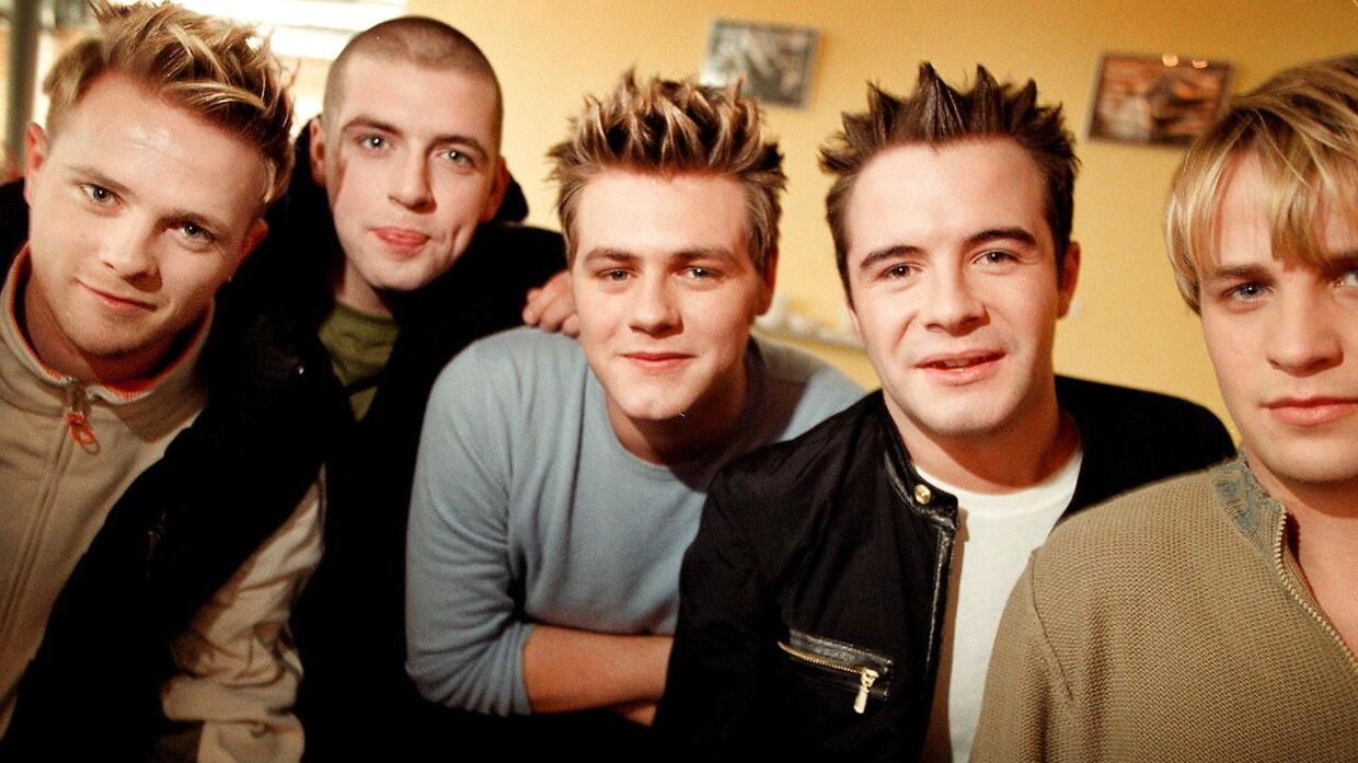 Westlife i de helt unge dage i 2001, da bandet bestod af Nicky Byrne, Mark Feehily, Bryan McFadden, Shane Filan og Kian Egan.