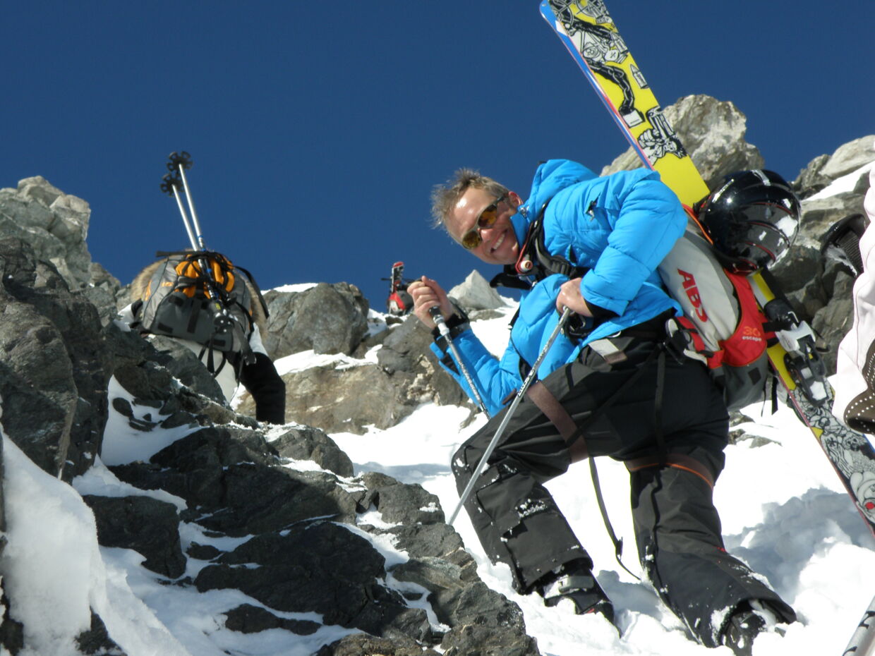 Lars Tvede har i mange år haft en skihytte i Verbier. Han er vild med at stå på ski. 