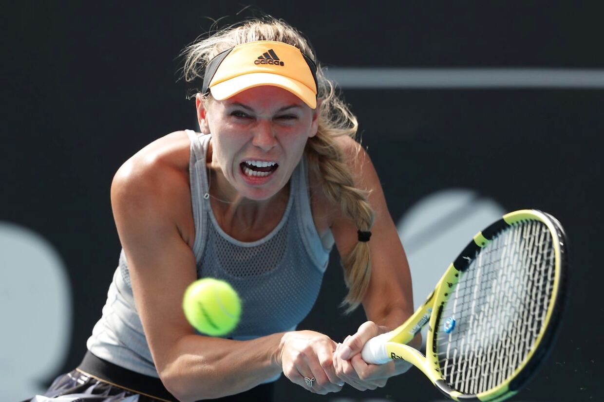 Caroline Wozniacki i aktion i sin vundne damesingle-kvartfinale ved ASB Classic i Auckland mod tyskeren Julia Görges.