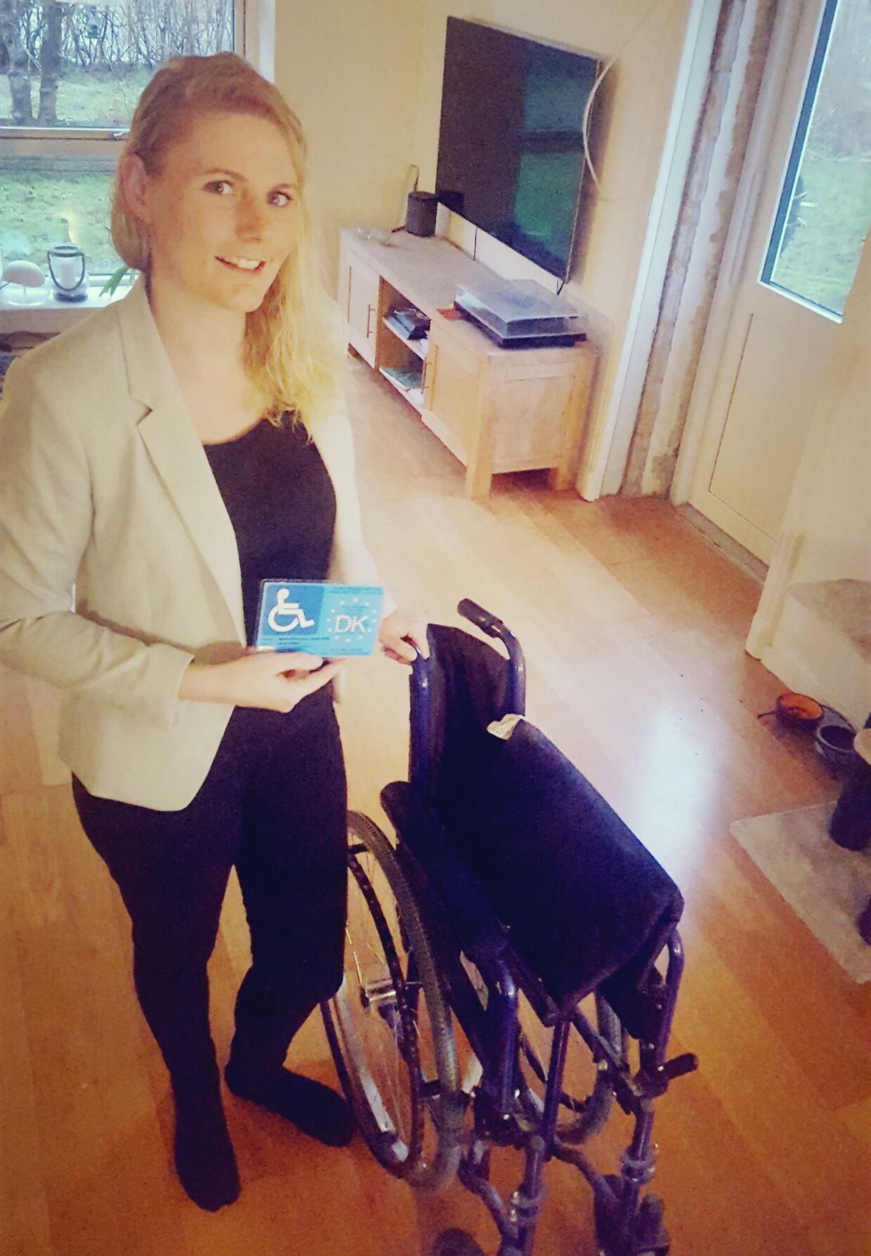 Stina Jørgensen med sin kørestol.