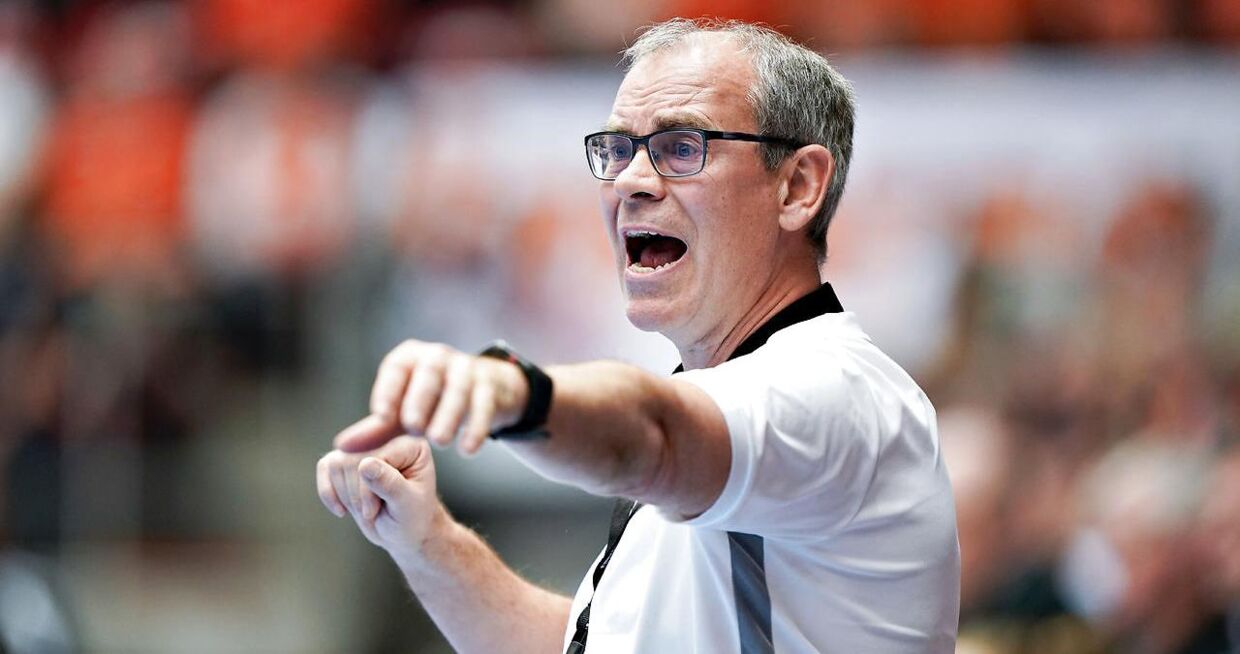 Odense Håndbolds nu forhenværende cheftræner Jan Pytlick på sidelinien i pokalsemifinalen mod København Håndbold.