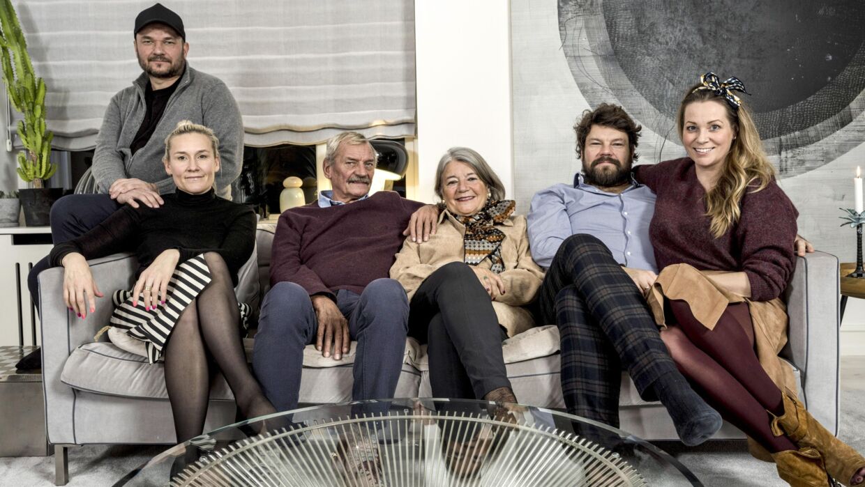 Politikens filmanmelder mener, at DR-programmet 'Familien Asbæk' er ren reklame. 
