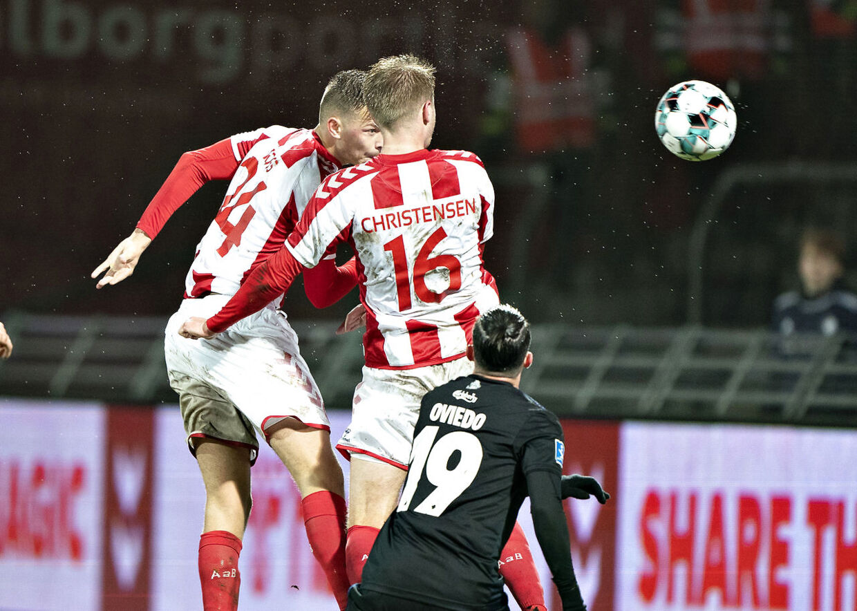 AaB's Mathias Ross Jensen scorer til 1-0 i pokalkvartfinalen mod FC København.