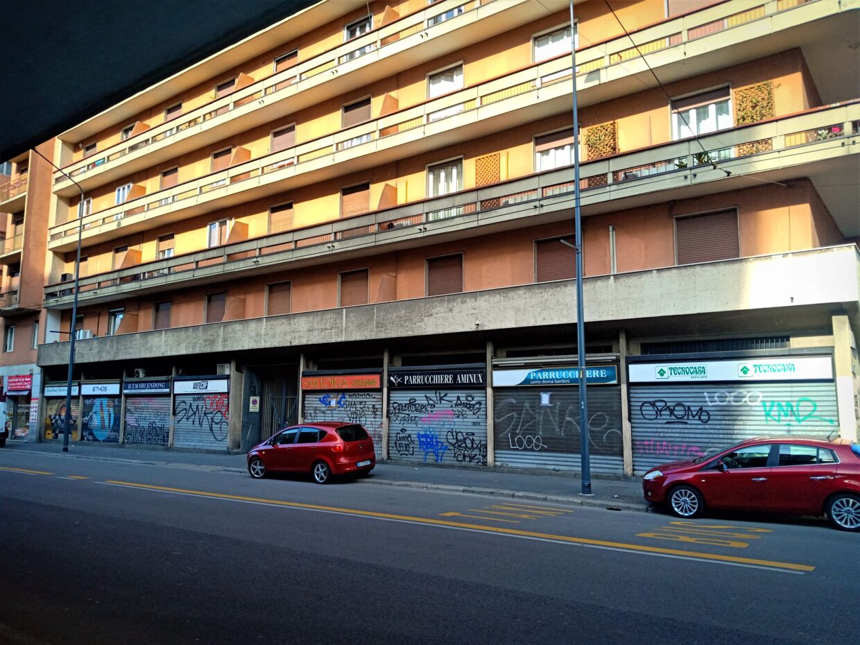 Der er næsten ingen mennesker i gadebilledet i den italienske storby Milano netop nu på grund af udbruddet af coronavirus.