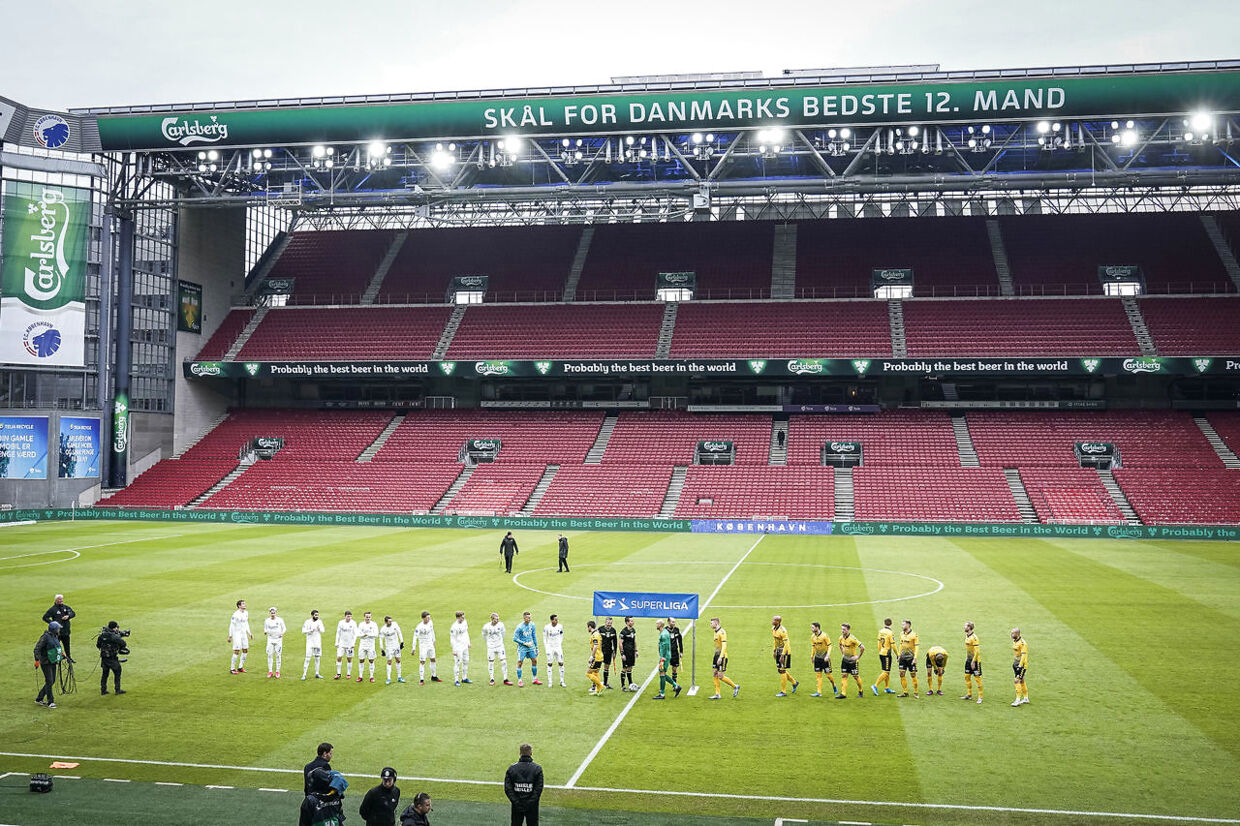 FCK- og AC Horsens-spillerne gik ind på et tomt Parken før søndagens Superliga-opgør.