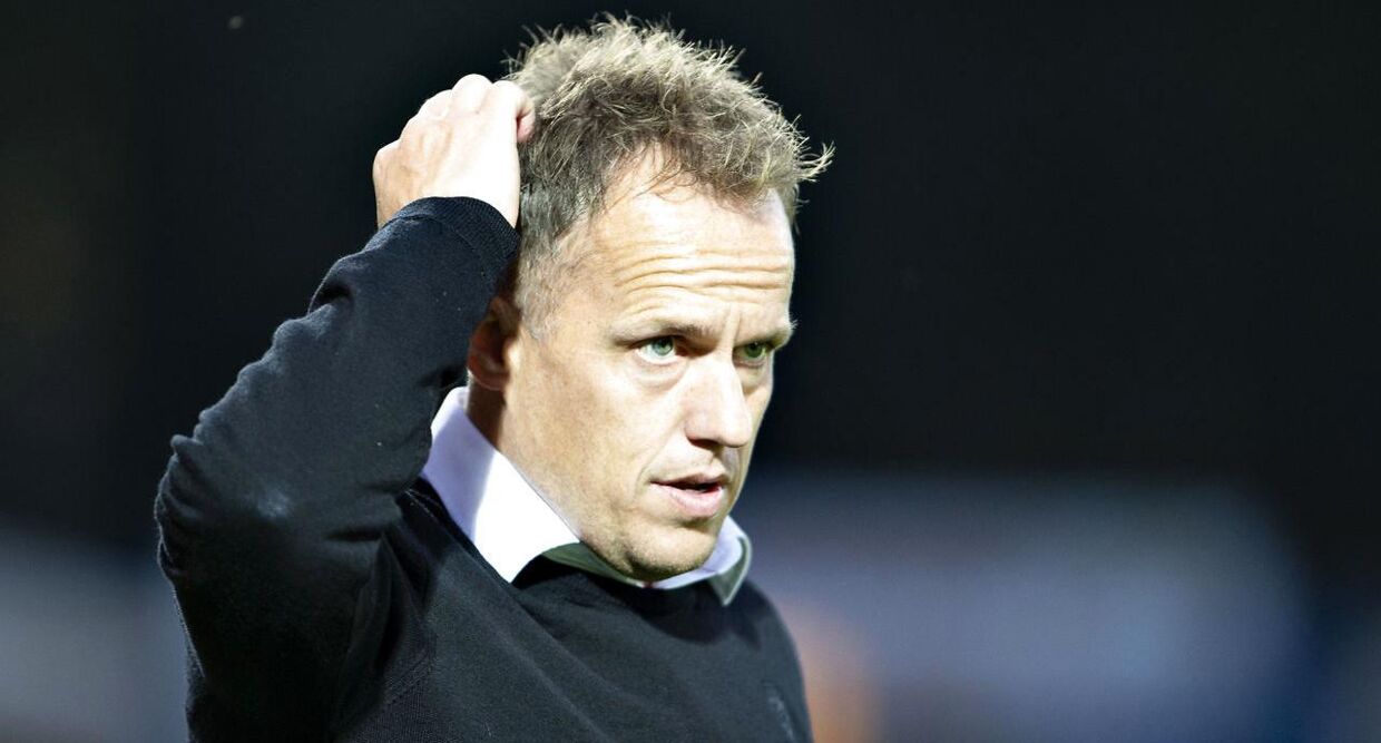 OB's cheftræner Jakob Michelsen i aktion på sidelinien i Superliga-kampen mellem Hobro IK og OB sidste år i august.