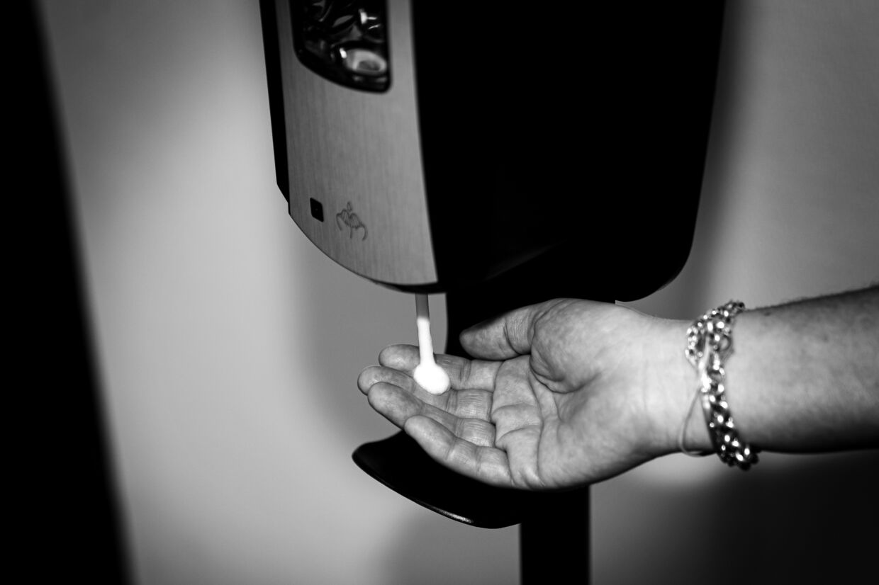 Grundig håndvask og håndsprit reducerer risikoen for smitte af coronavirus, lyder anbefalingen fra de danske sundhedsmyndigheder. (Arkivfoto) Ida Guldbæk Arentsen/Ritzau Scanpix