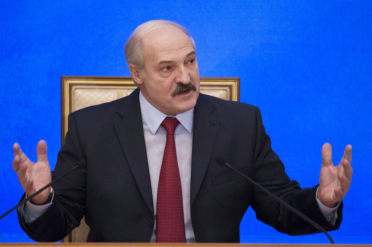 Hvideruslands mangeårige diktator Alexander Lukasjenko har betegnet det som hysteri, at så mange er opskræmt af corona. 