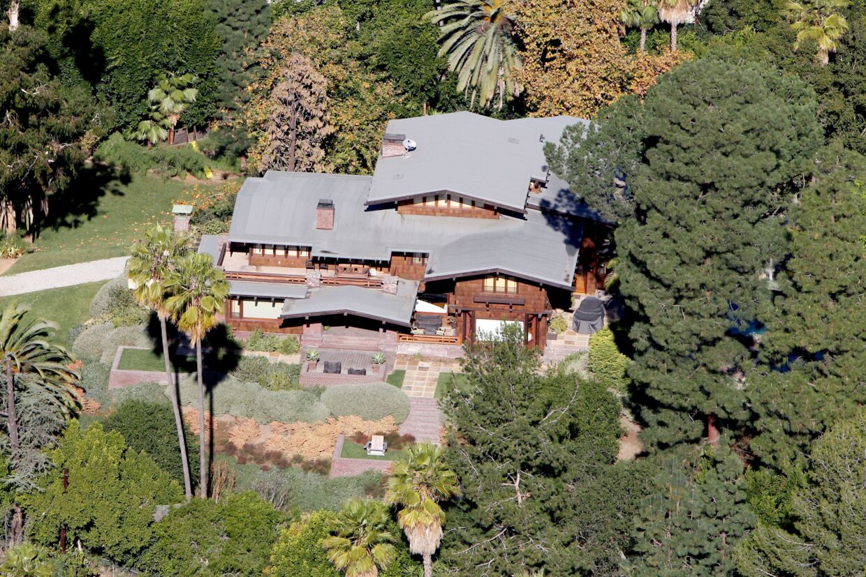 Huset i the Hollywood Hills er bare et af mange, Brad Pitt og Angelina Jolie har at vælge imellem, når de bor i Los Angeles.