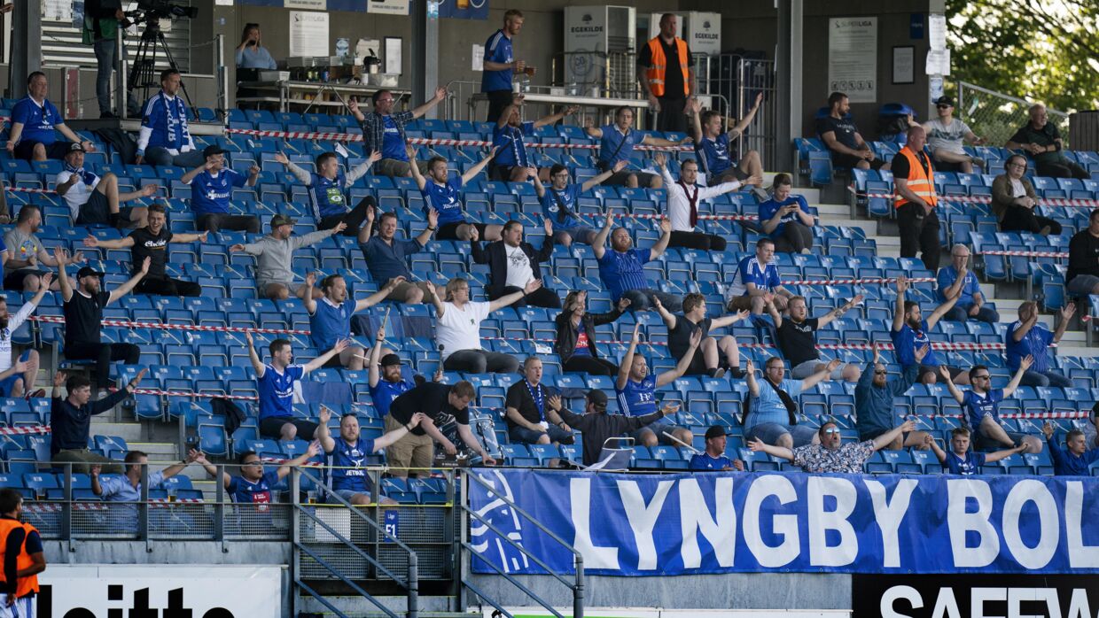 Lyngby-tilskuere under testkampen mellem Lyngby Boldklub og OB på Lyngby Stadion, mandag den 22 juni 2020.