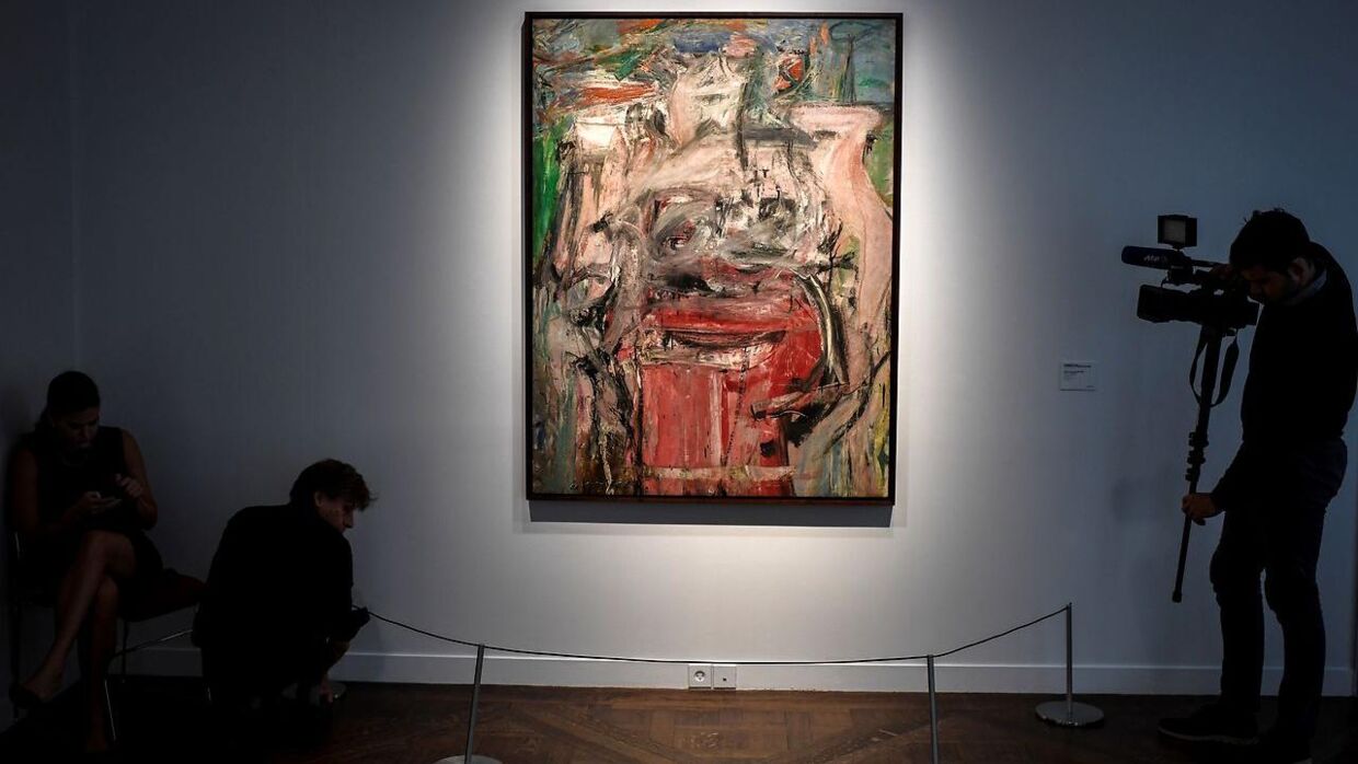 Willem de Kooning var født i Holland, inden han senere drog til USA og blev amerikansk statsborger. Han døde i 1997. Her ses et af kunstnerens malerier på en udstilling i 2018 i Paris.