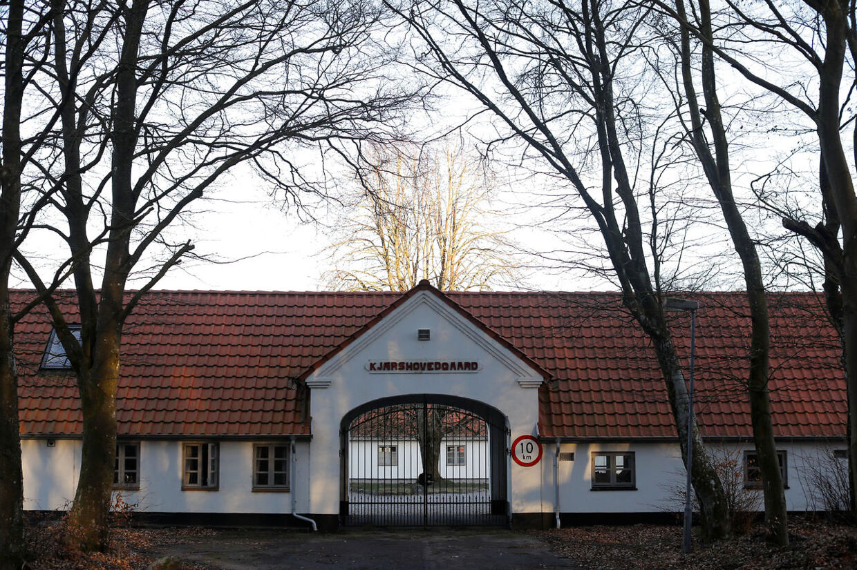 Udrejsecenter Kærshovedgård for udviste asylansøgere ligger ved den lille by Bording tæt på Ikast i Jylland.