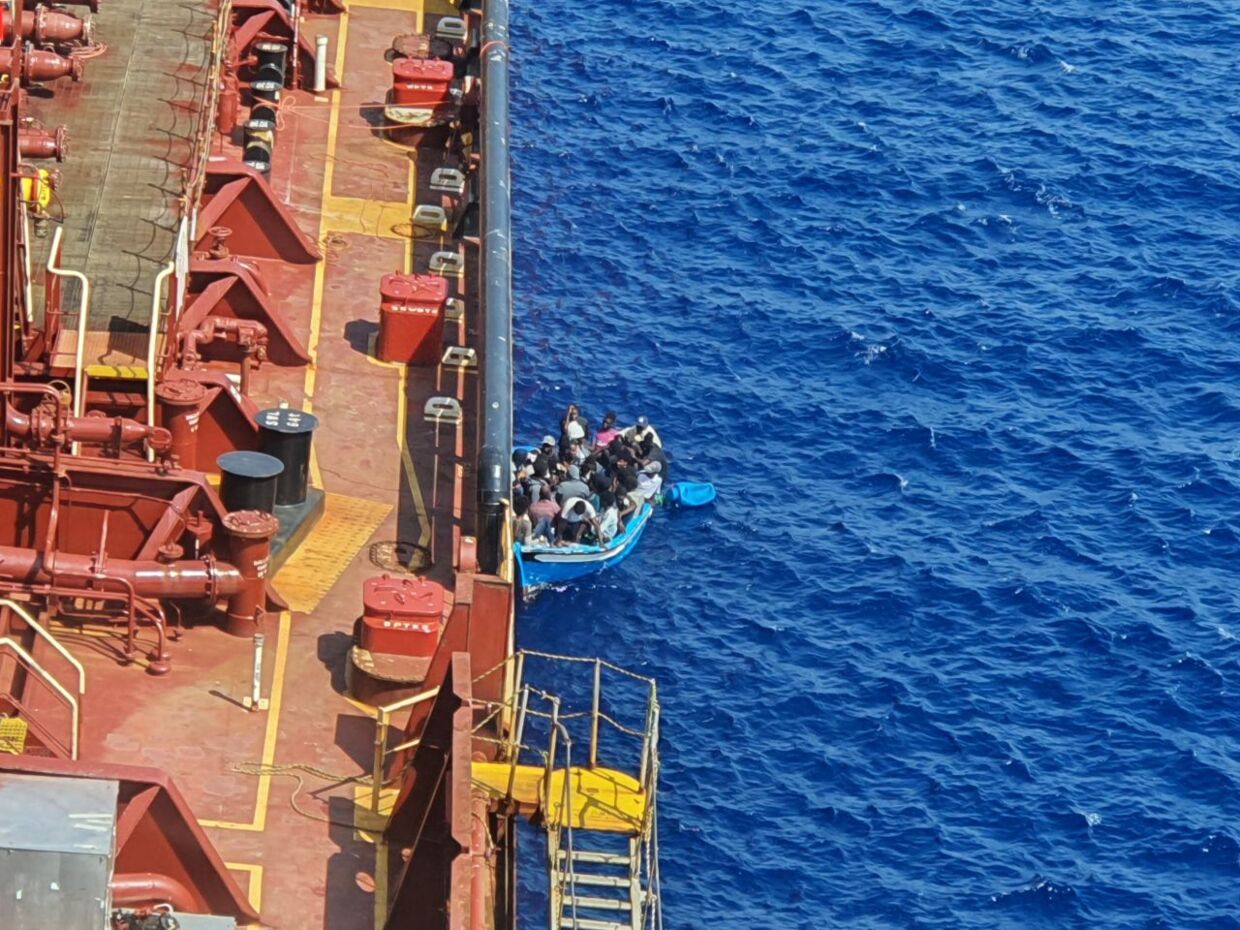 Det skæbnesvangre øjeblik, hvor et Mærsk-skb reddede 27 flygtninge fra en synkende skude i Middelhavet.