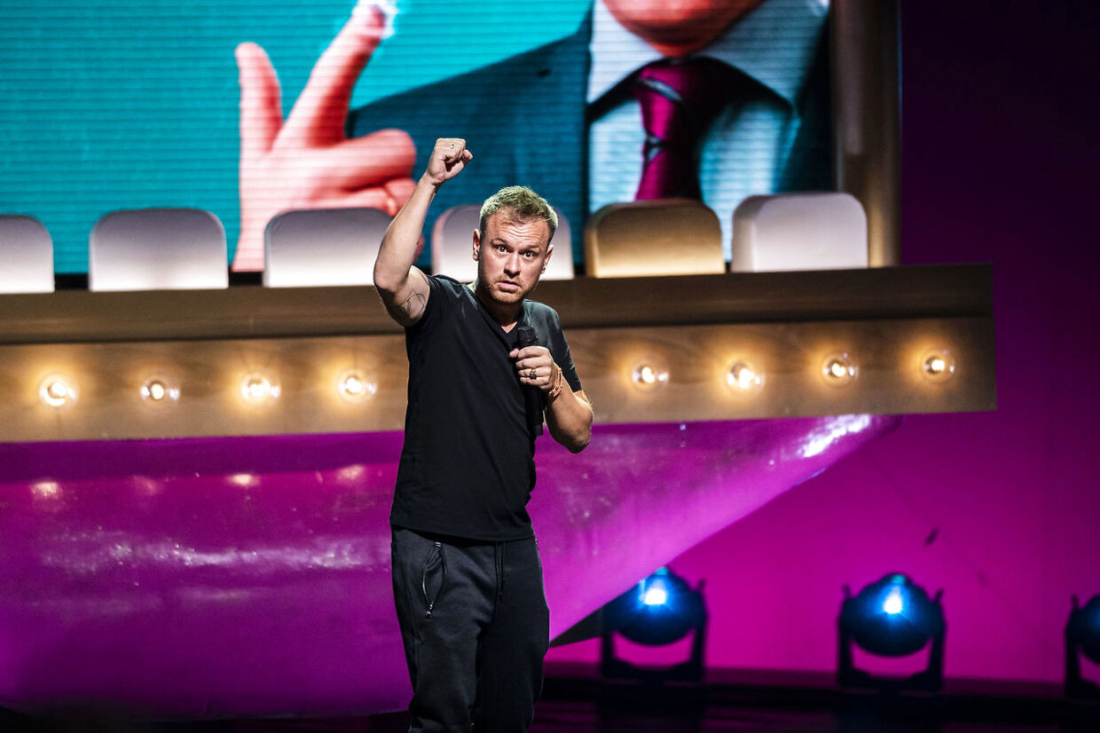 Christian Fuhlendorff på scenen ved 'Zulu Comedy Galla 2020', der blev afholdt i Operaen i København onsdag 26. august 2020. (Foto: Martin Sylvest/Ritzau Scanpix 2020)